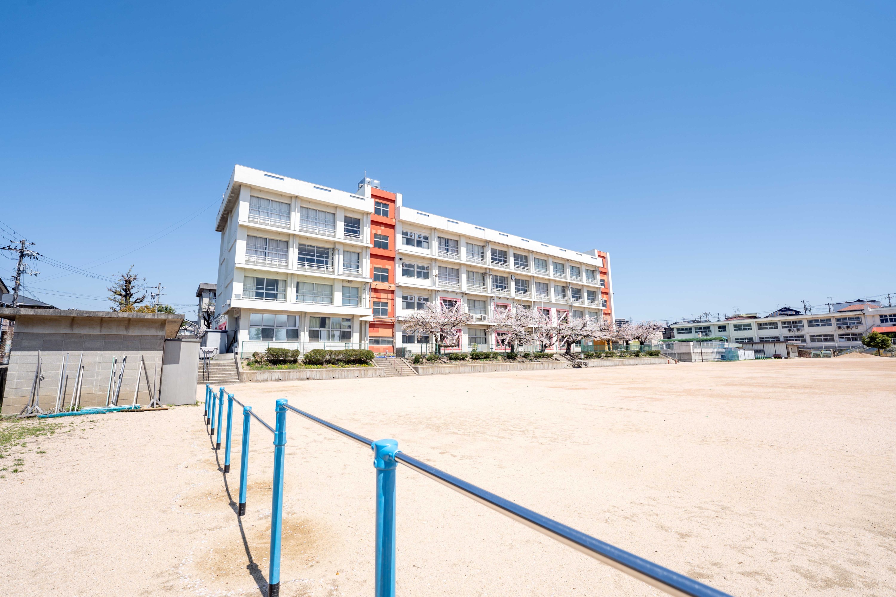 錦が丘小学校　徒歩約8分