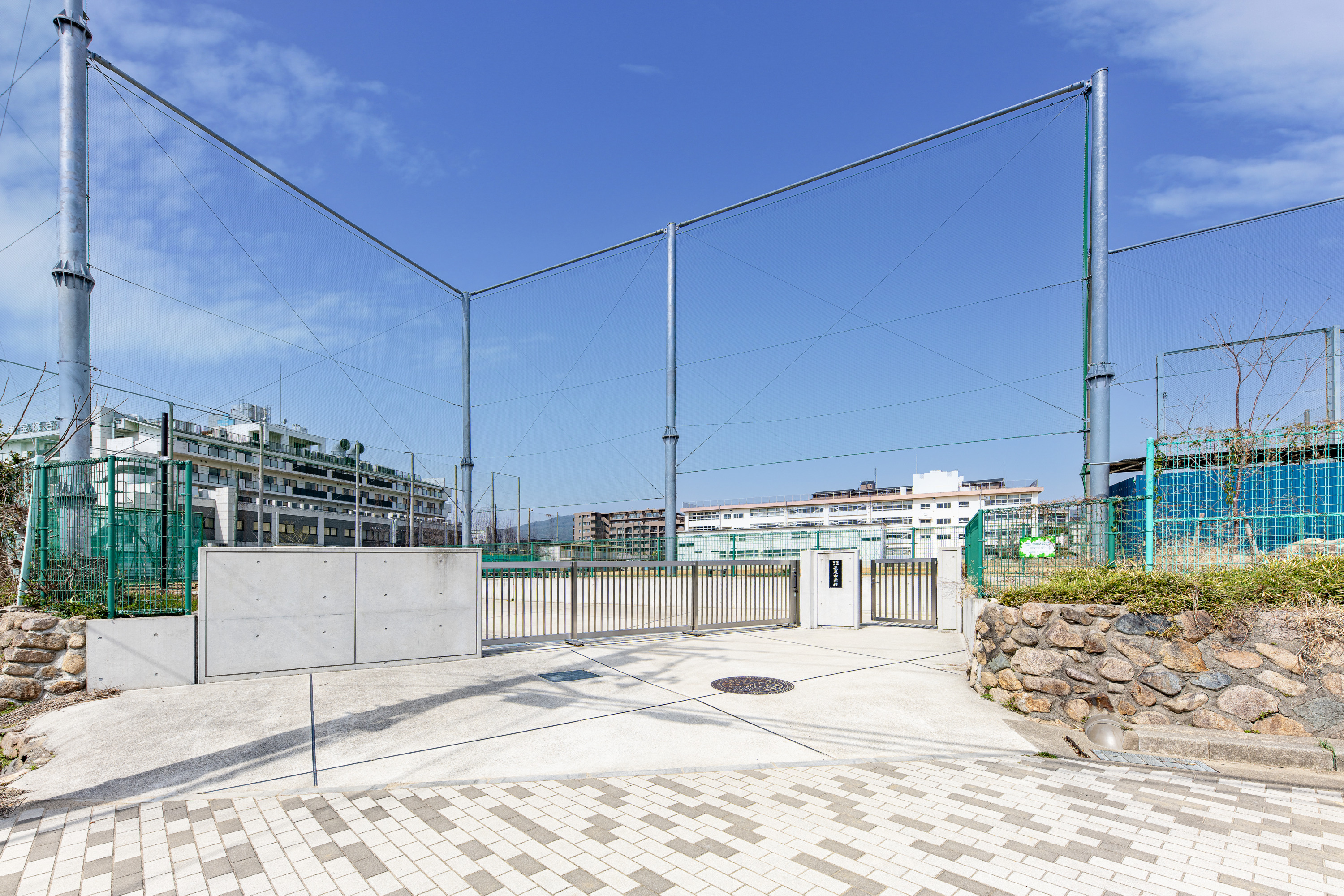 長尾中学校（約1100m）