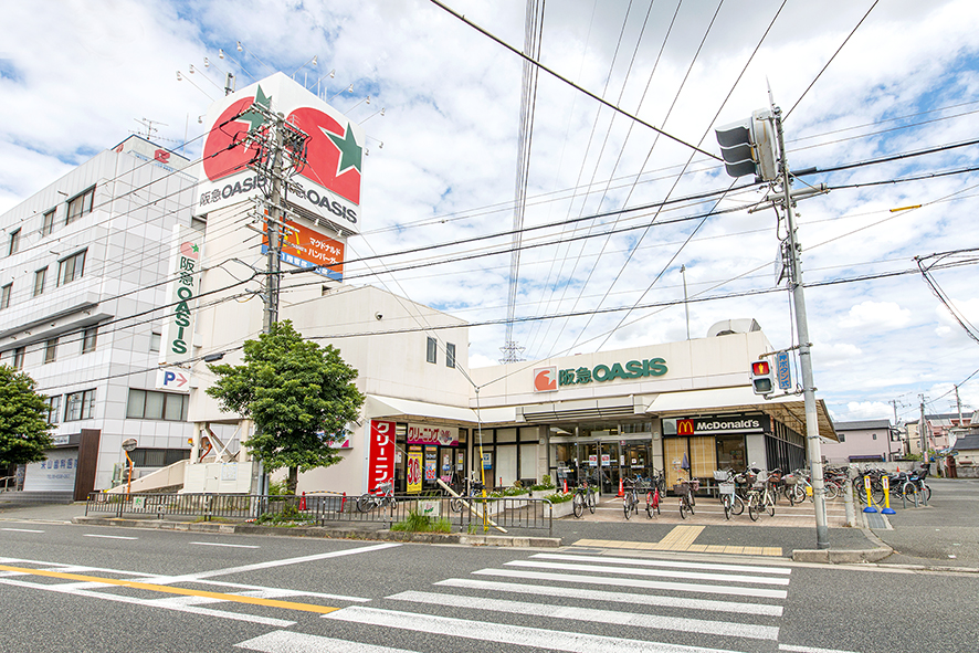 阪急オアシス（約810m）