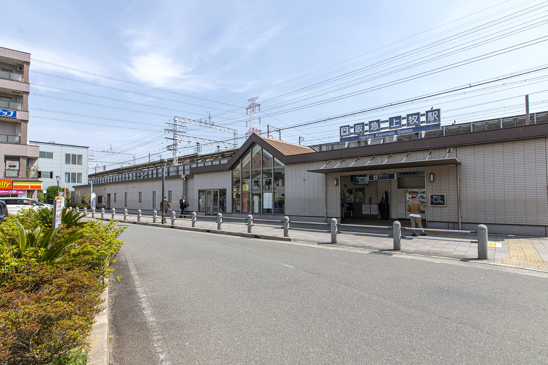 阪急「上牧」駅（約600m）