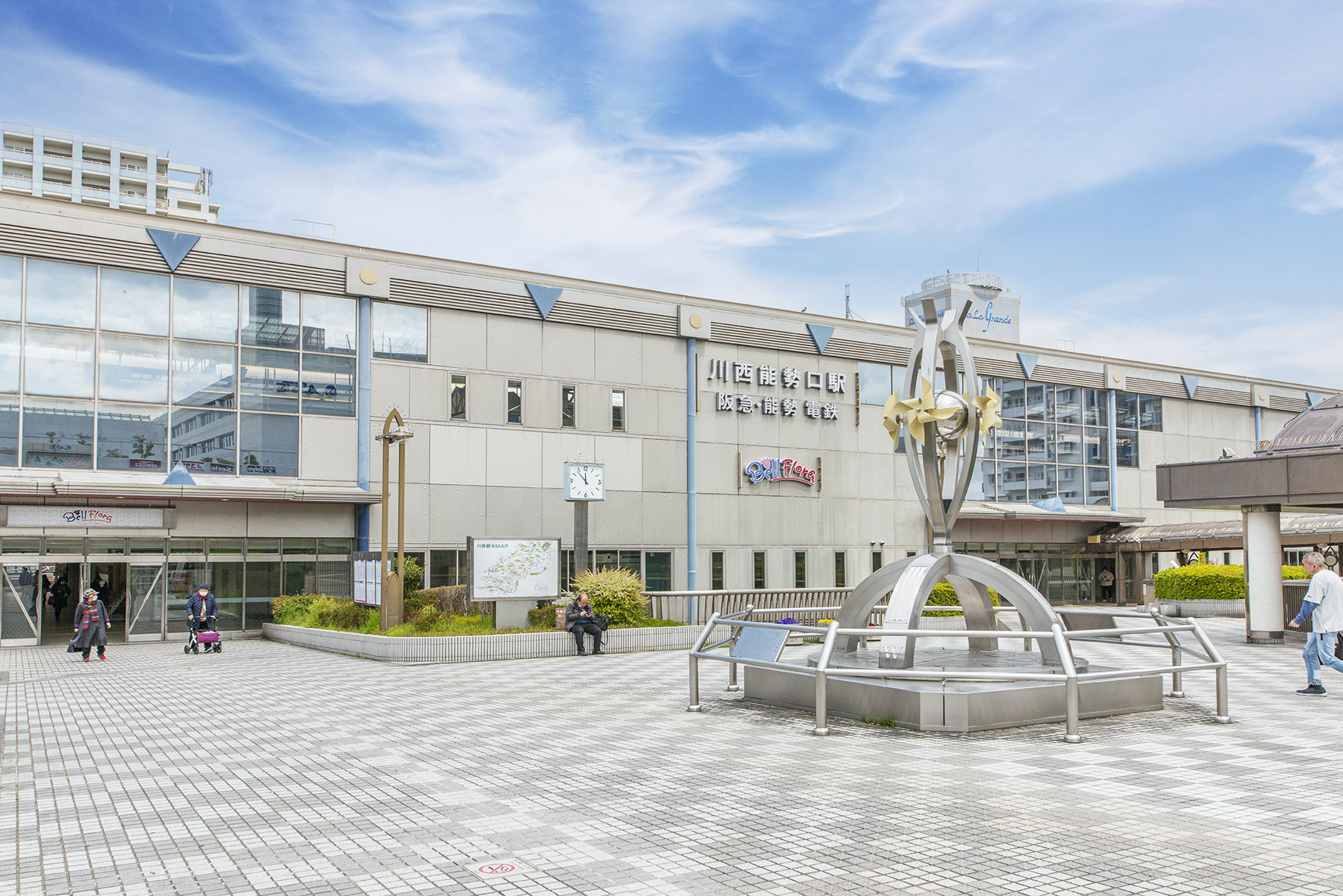 阪急宝塚線「川西能勢口」駅（約1700～1760m）