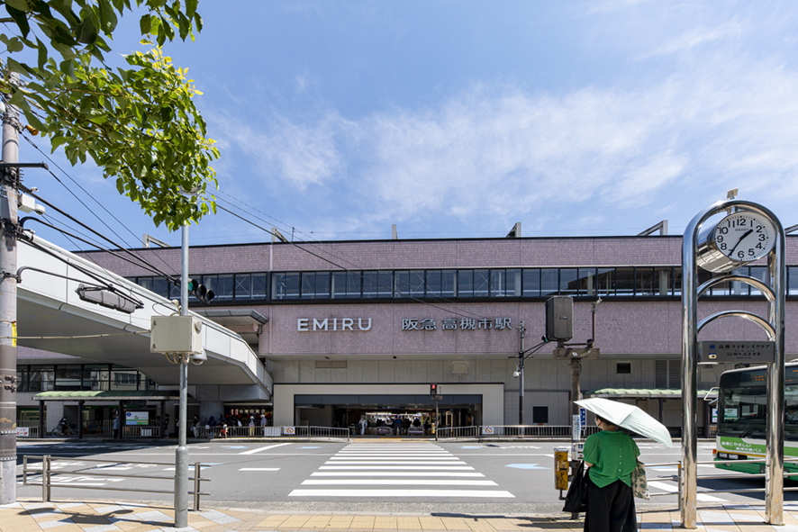 阪急「高槻市」駅（約3400m）