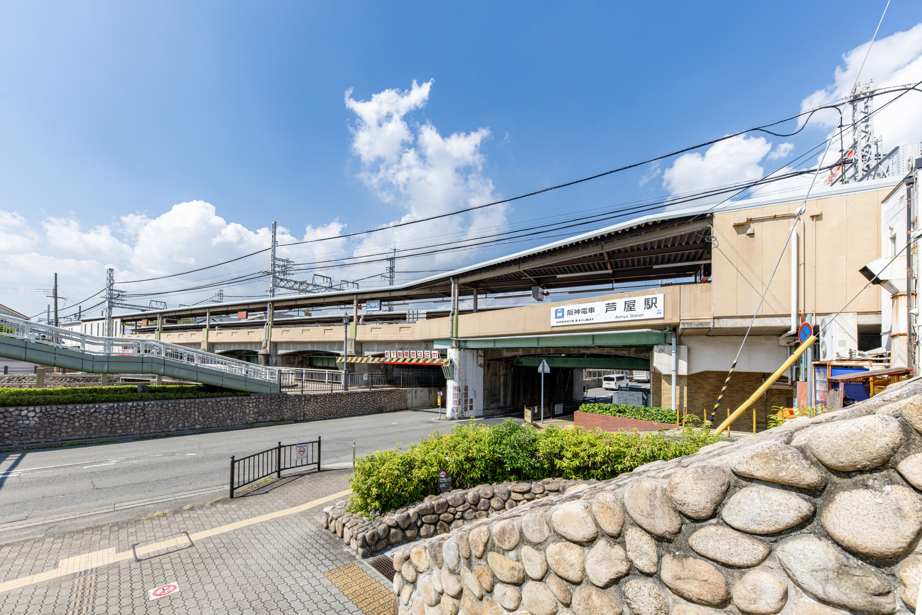 阪神本線「芦屋」駅（約470～500m）