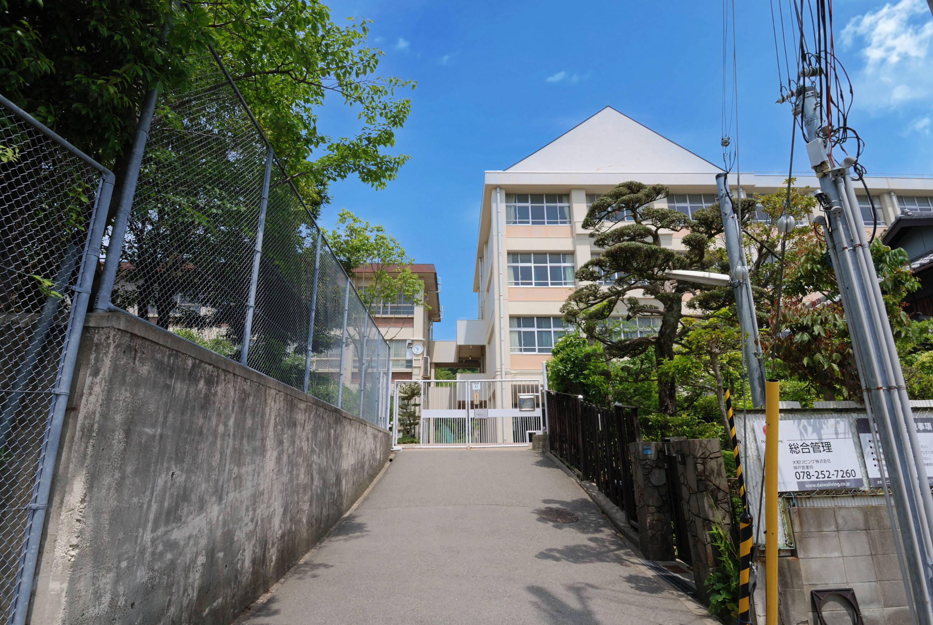 飛松中学校（約130m）
