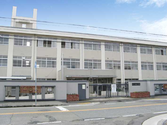 飾磨西中学校まで徒歩約7分