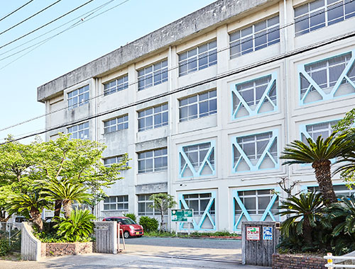 高丘東小学校　徒歩約10分