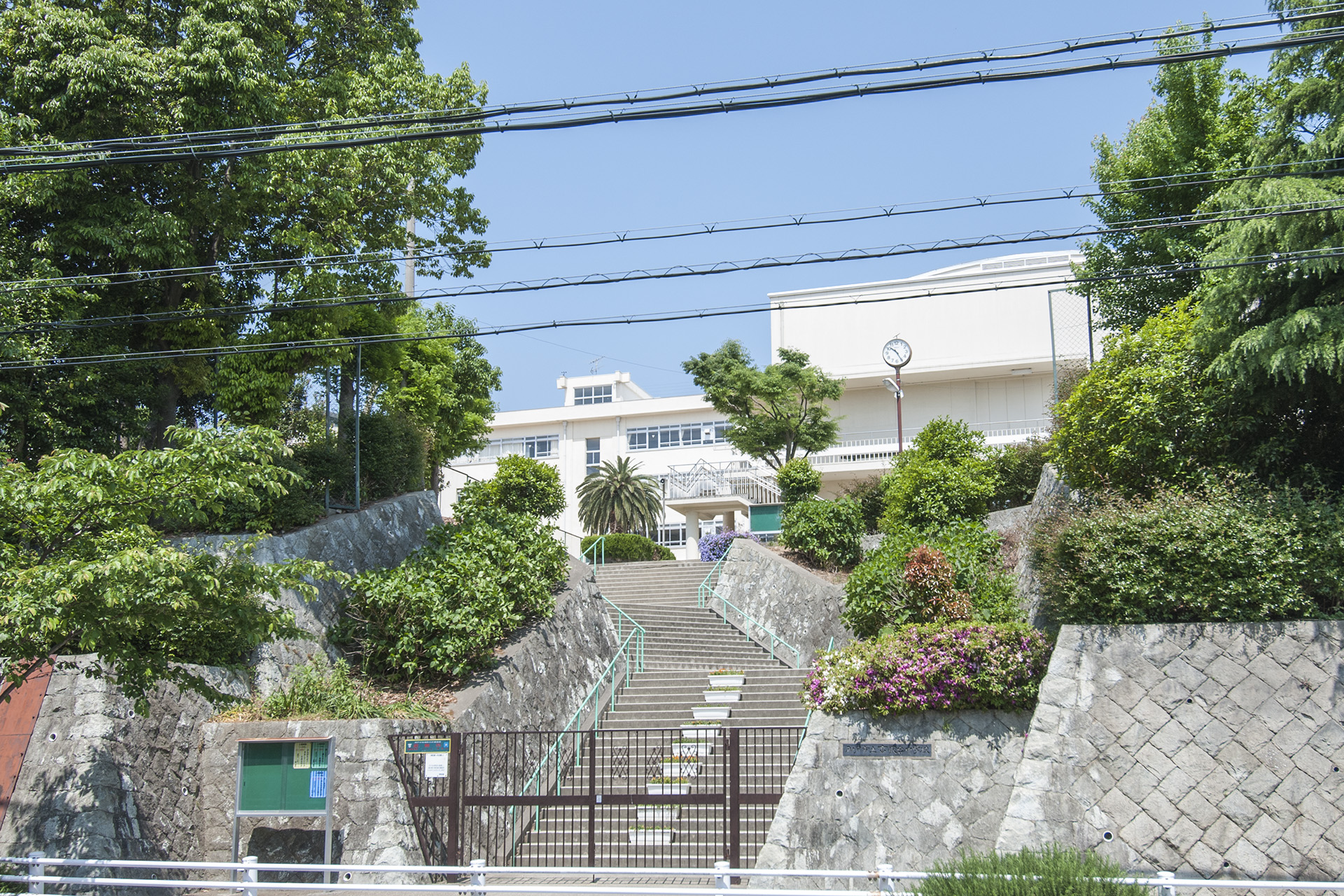 高取台中学校（約420m）