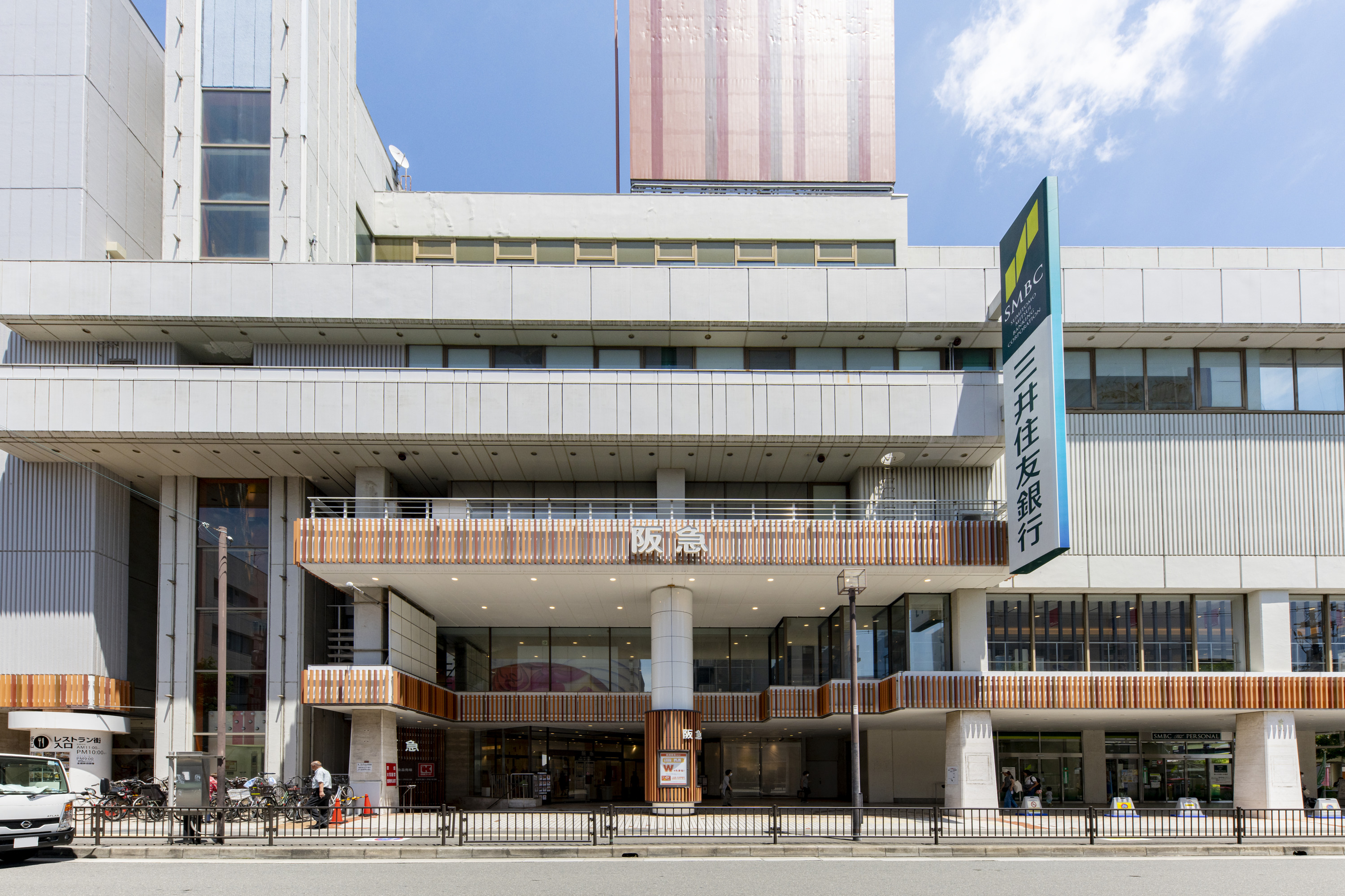 高槻阪急スクエア（約550m）